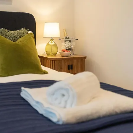 Atlas House Three Χαρογκέιτ