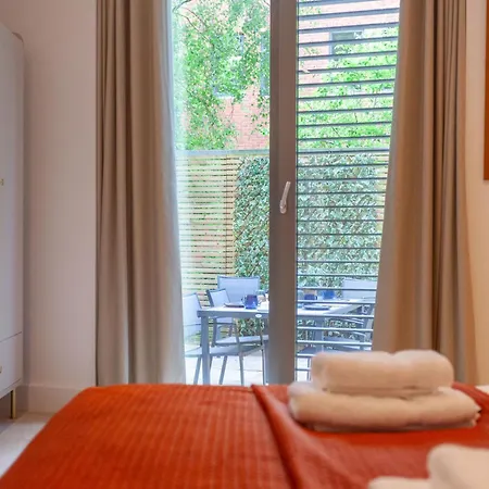 Atlas House Three Χαρογκέιτ