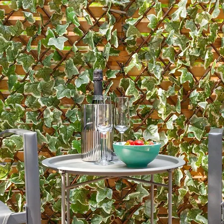 Atlas House Three * Χαρογκέιτ