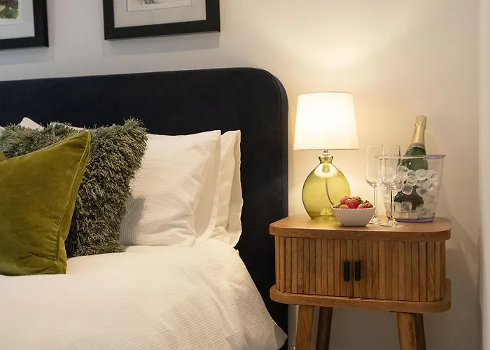 Atlas House Three Apartment